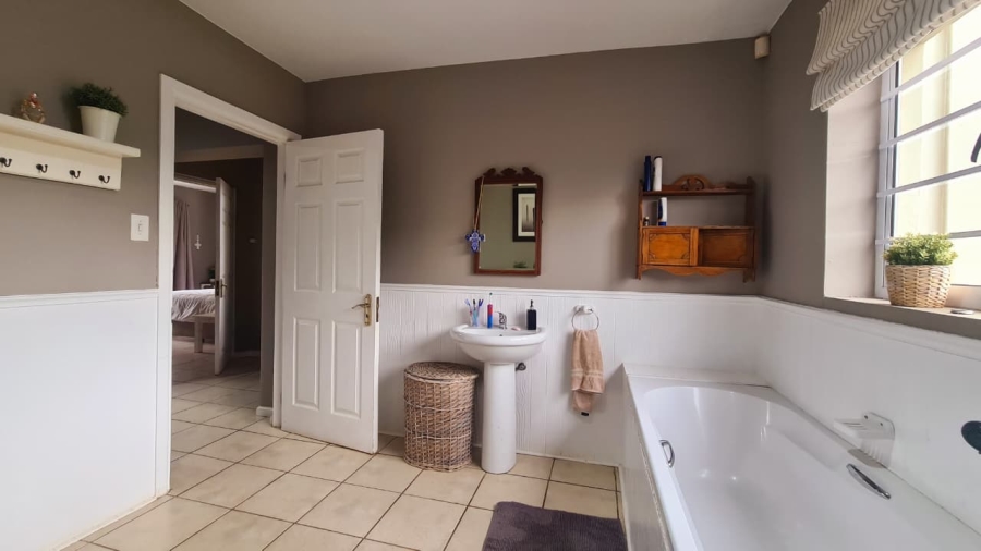 5 Bedroom Property for Sale in Merryhill Eastern Cape